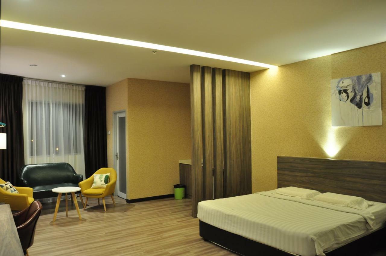 Frazel Inn Hotel Parit Buntar Exterior photo