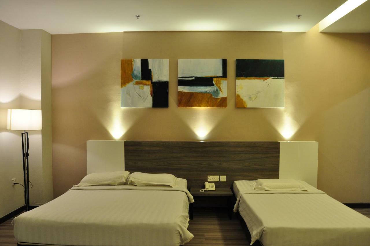 Frazel Inn Hotel Parit Buntar Exterior photo