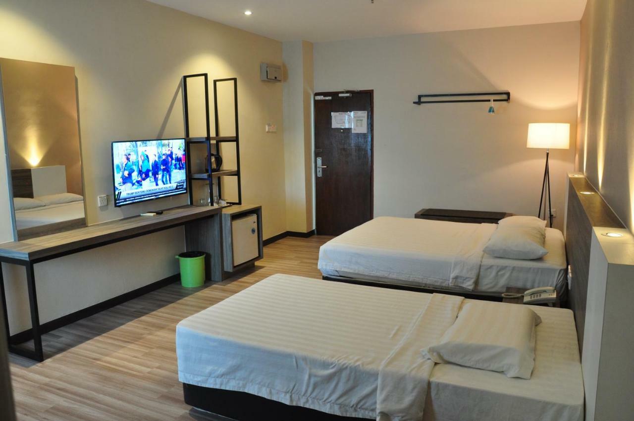 Frazel Inn Hotel Parit Buntar Exterior photo