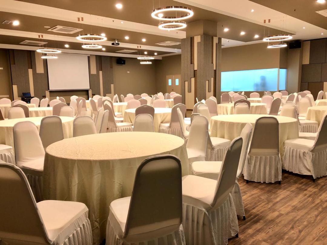 Frazel Inn Hotel Parit Buntar Exterior photo